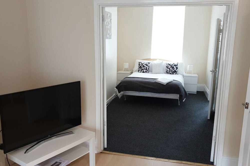 South Shields Vacations - South Shield's Hidden Gem Amethyst 3 Bedroom House - Property Image 3
