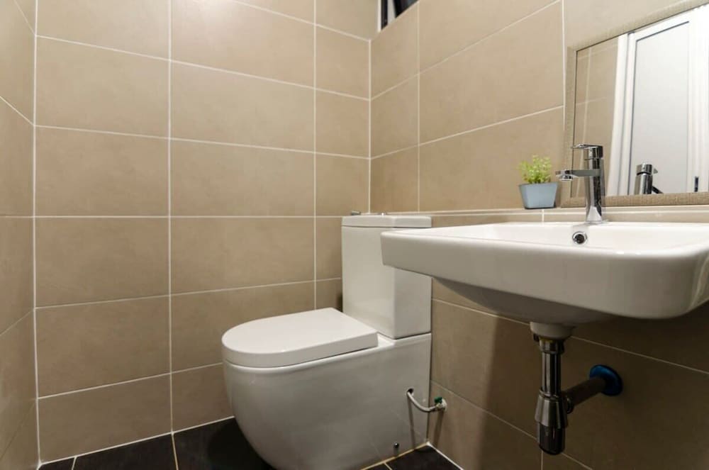 Chic 2BR Dpristine 9 Next to Legoland Free Parking