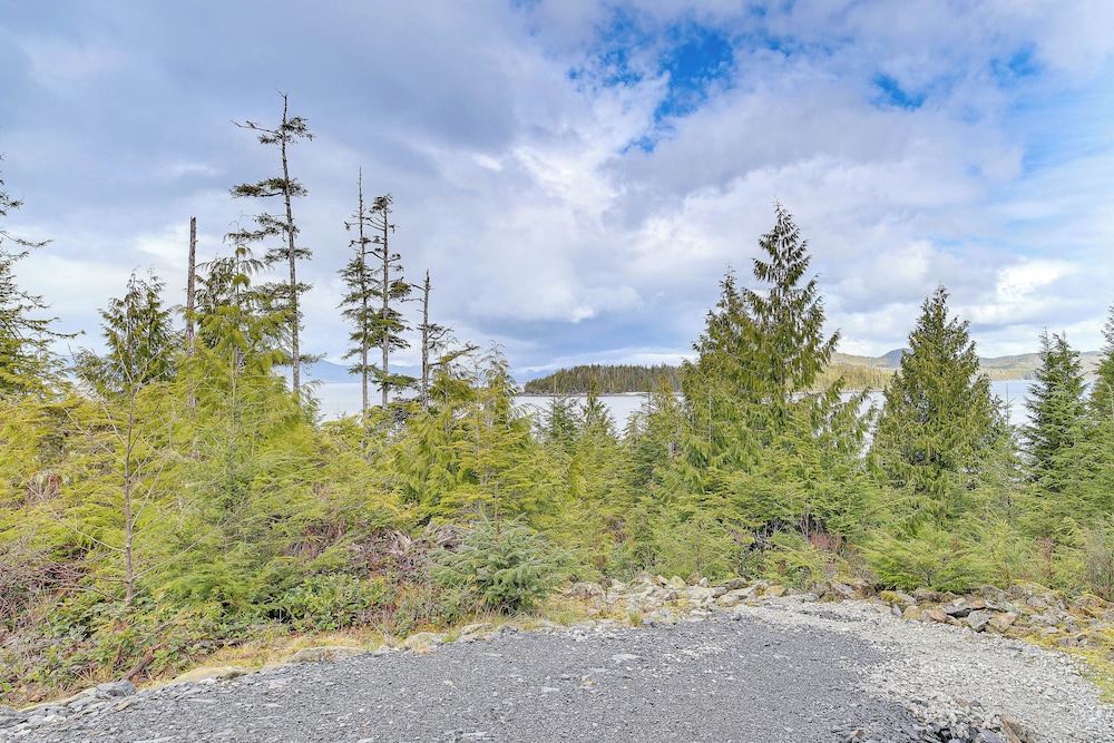 Fish & Hike: Apartment w/ Pool Table in Ketchikan!