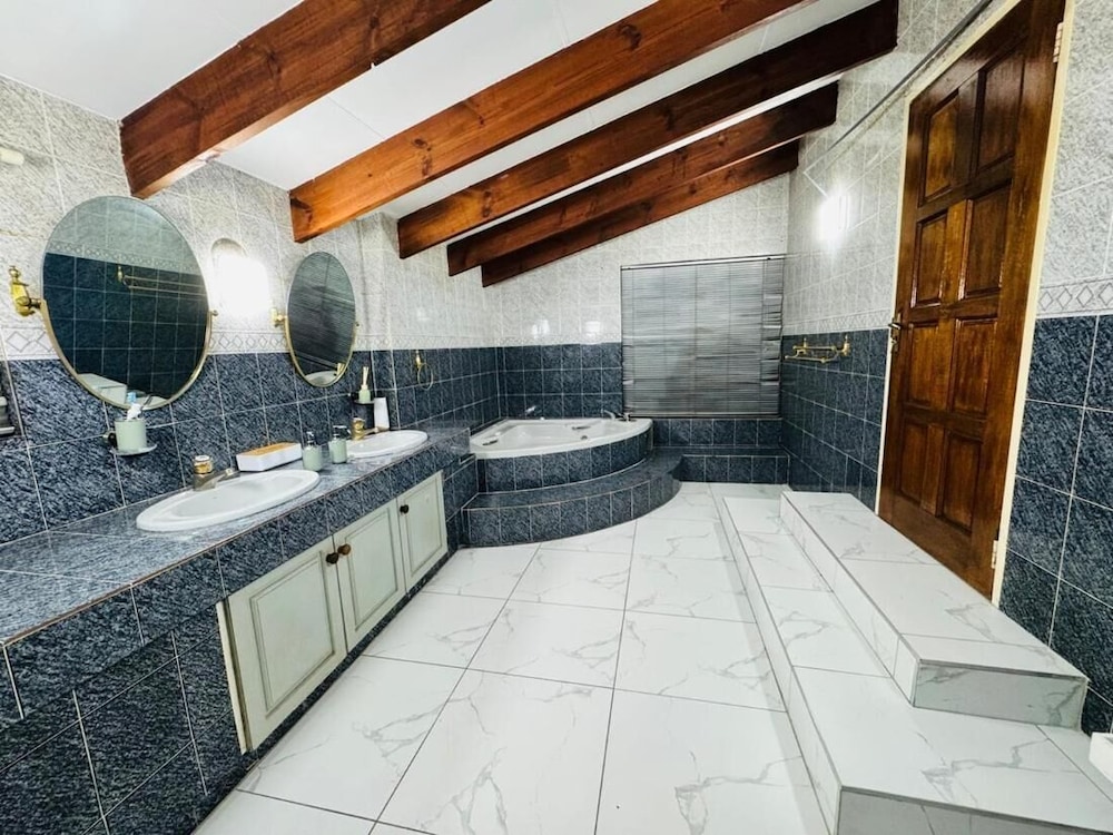 Villa Picasso - 2 Bed Villa
