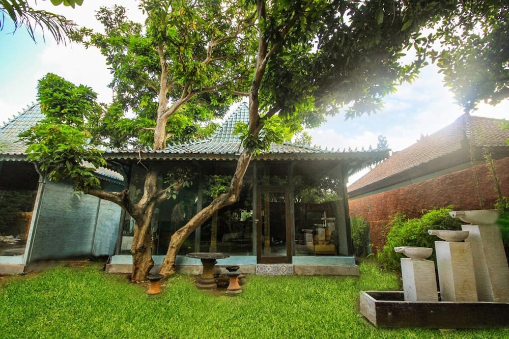 Hotel Kupu Kupu Jimbaran Beach Club & Spa by Loccitane - Image 1