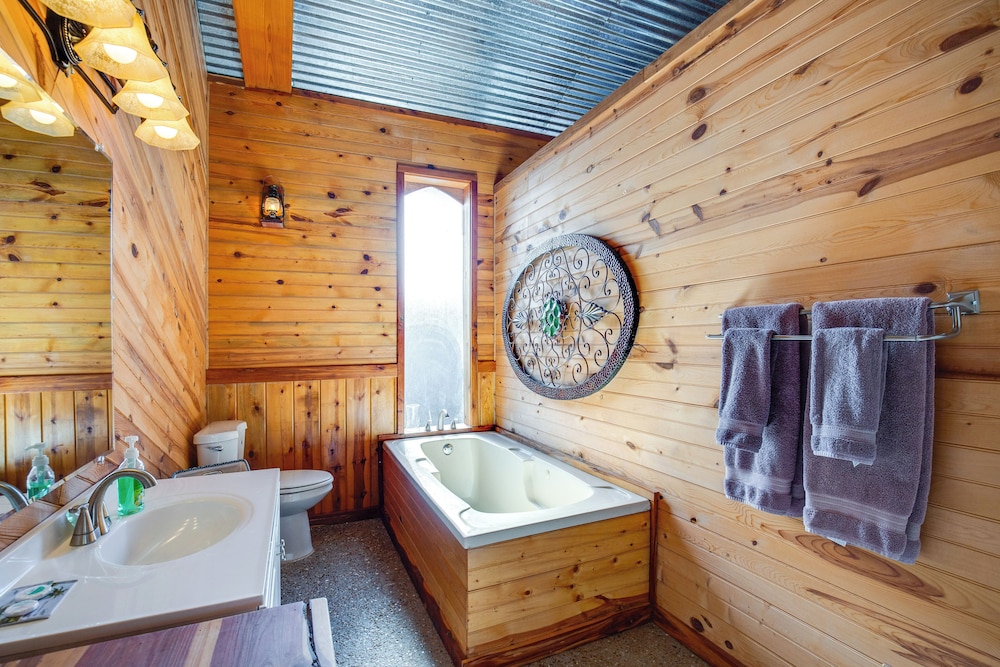 Indoor Pool & Boat Ramp: Lake Tawakoni Group Gem