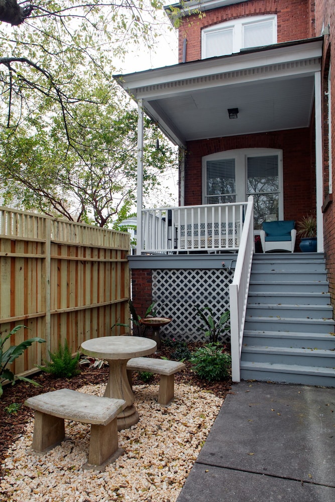 Modern Apartment Near Forsyth view 5