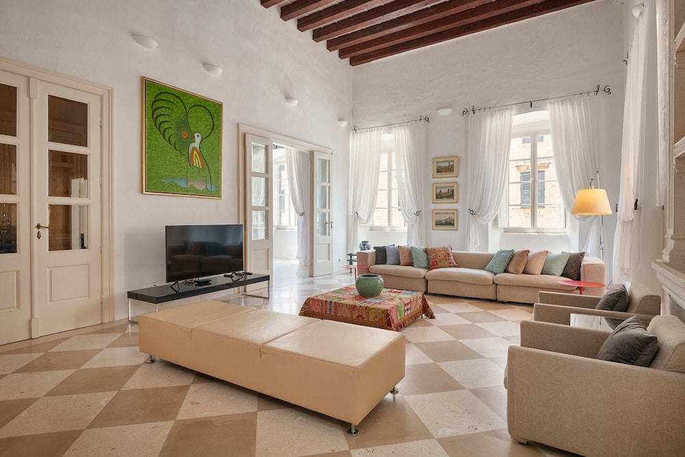 LUXURY VILLA 44