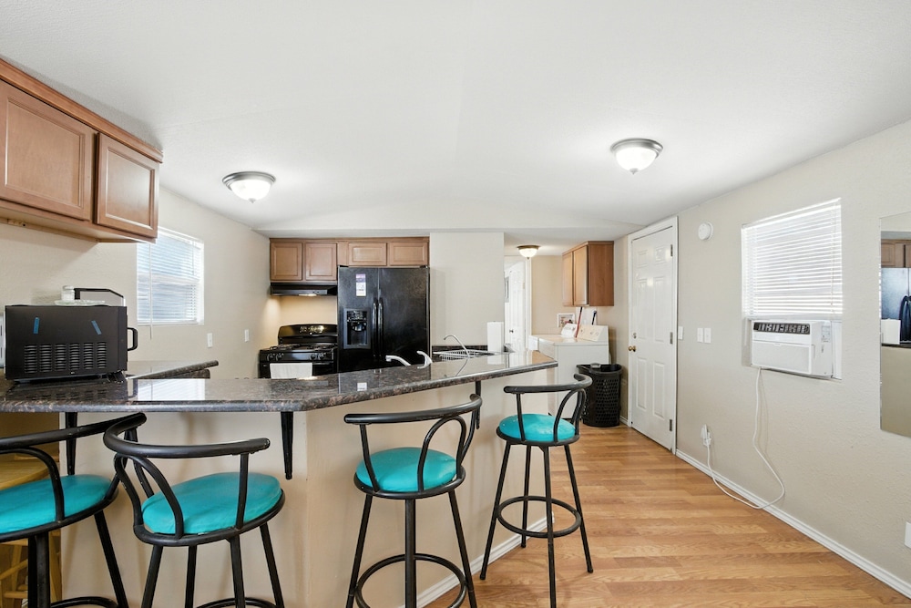Desert Haven Cozy 2-Bedroom Mobile Home Near NMSU 2 Home