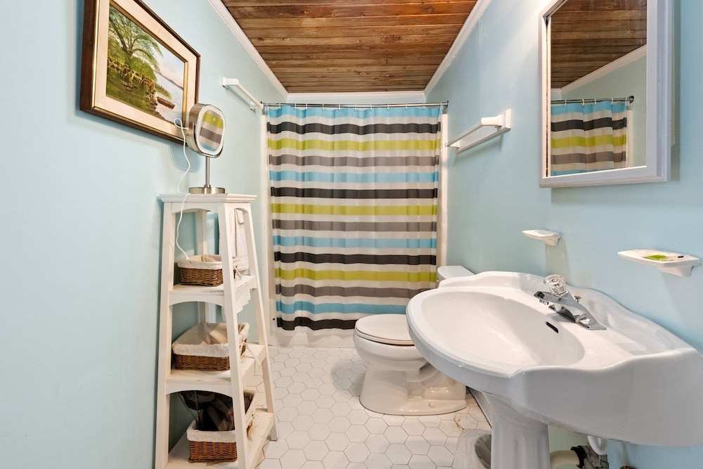 Laughin Place V 5 Bedroom Home by Peace Vacations