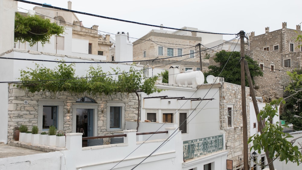 Traditional Inn Pirethron