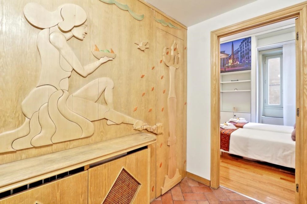 Unique Grand Trevi Fountain Apartment