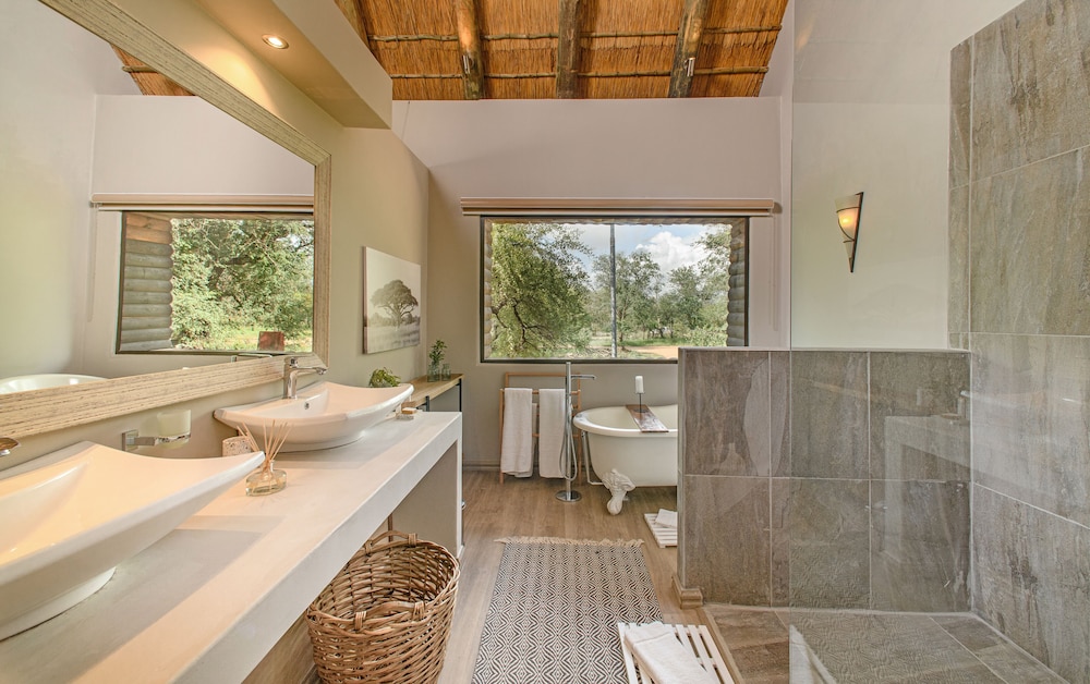 Karongwe - River Safari Lodge