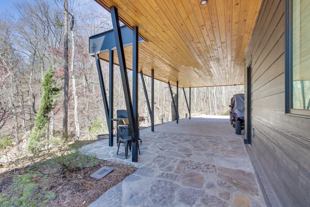 Private Dock & River Views: Modern Gem in Waterloo