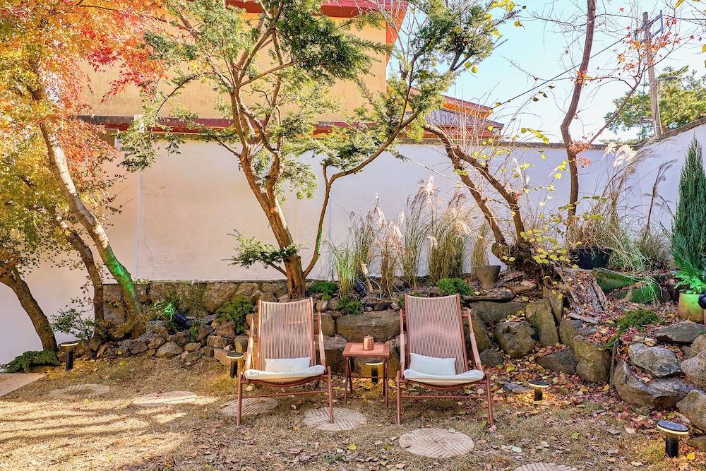 SA Tailored Serviced Home near Metro