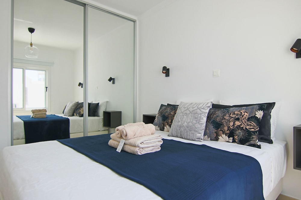 Phaedrus Living: Seaside Luxury Flat Lighthouse 62 view 3