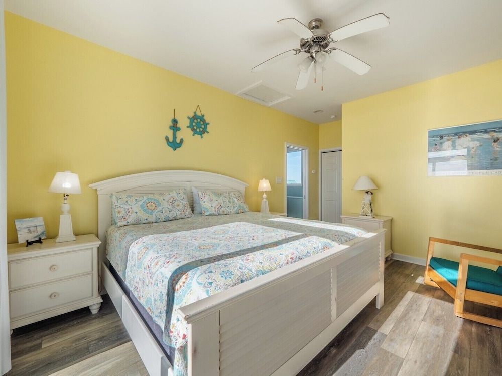 Sunflower Beach House by Topsail Realty