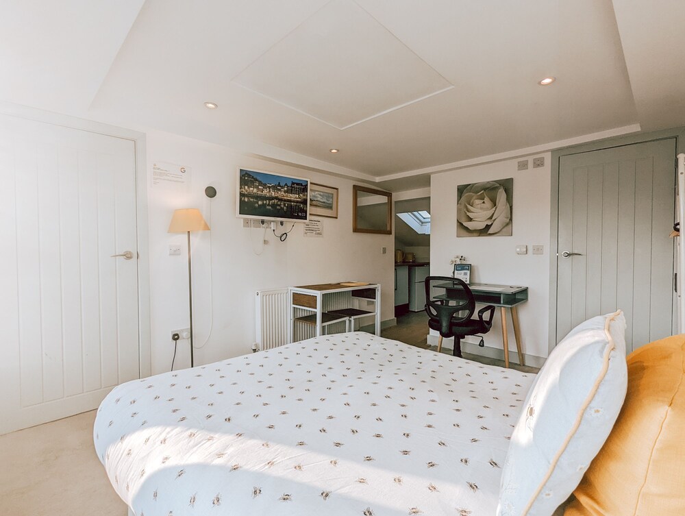 The Isabella Studio by Richmond Park