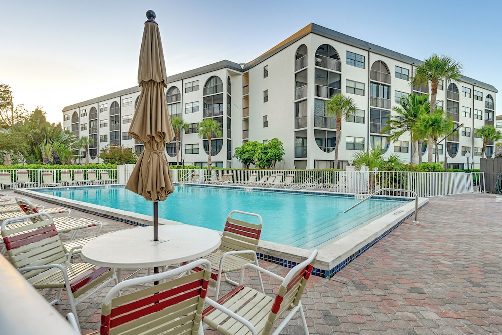 Oceanside Marco Island Retreat: Pool & Tennis!