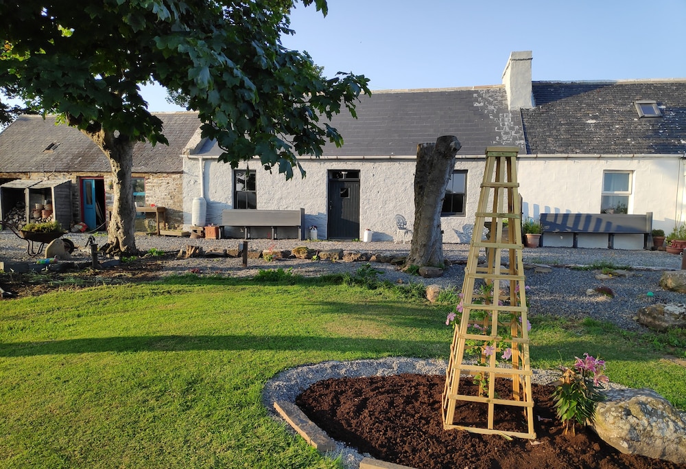 Bespoke 1 Bed Cottage in Dunbeath Village view 2