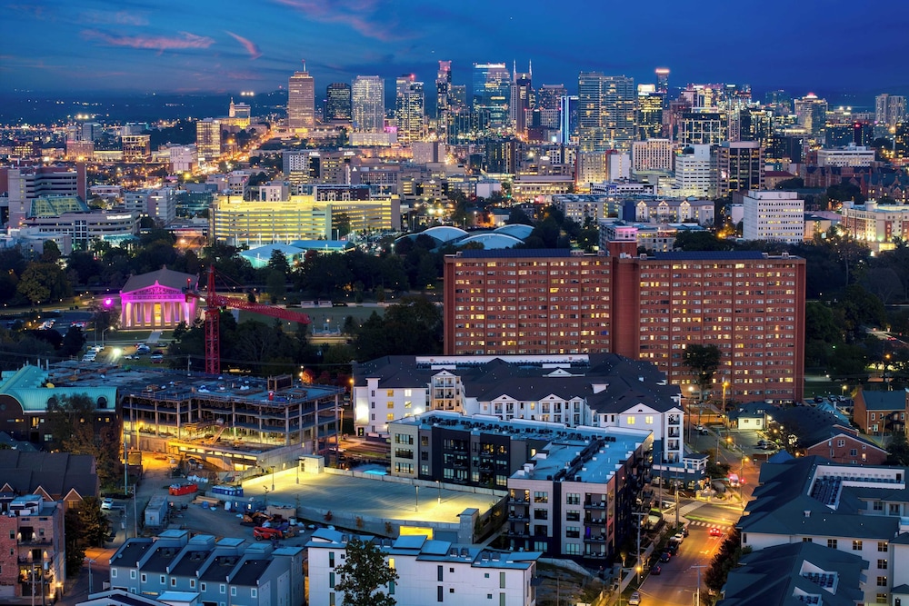 2 Units in Walkable Midtown Location, Gym+pool Honkey-tonk & Muse by Avantstay