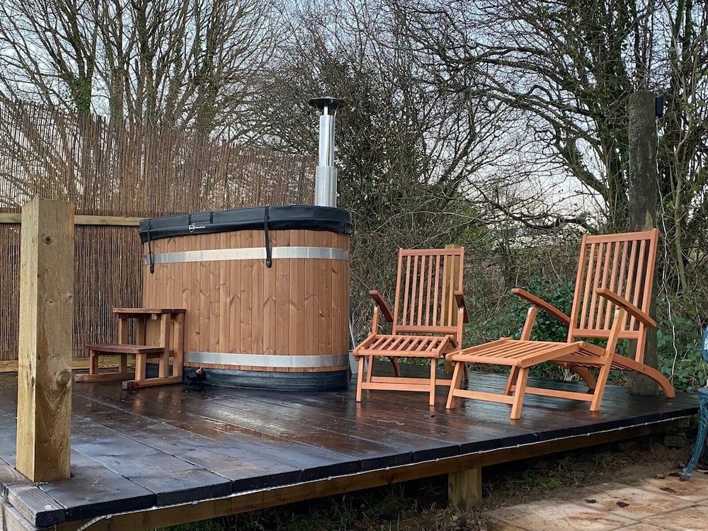 Tranquil Cabin Retreat Near Chepstow