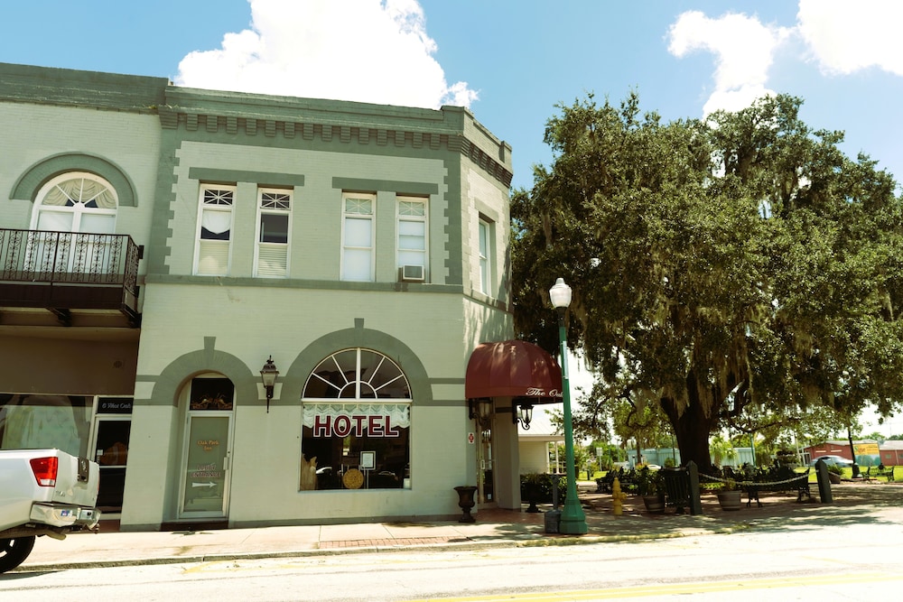 Oak Tree Hotel