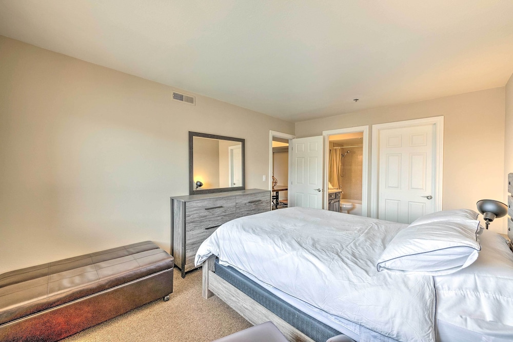 Walkable Park City Condo w/ Pool & Hot Tub! view 3