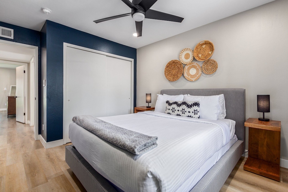Desert Rose-hot Tub-pool Heat Avail-fire Pit-golf!