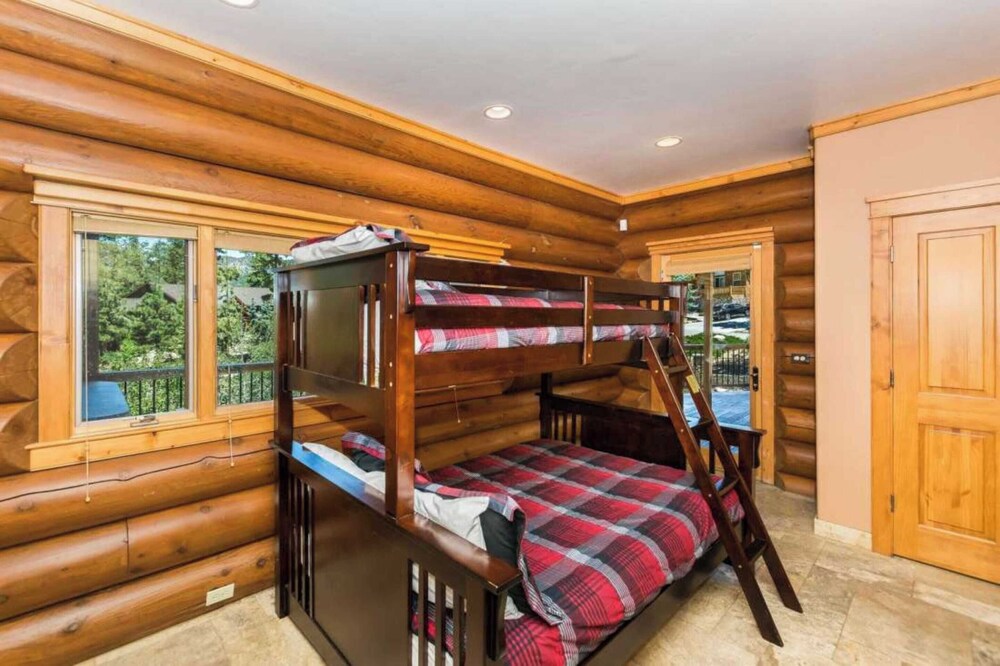 Sleeps 27 2 Homes Near the Lake, Hot Tub + Views Castle Glen Estates