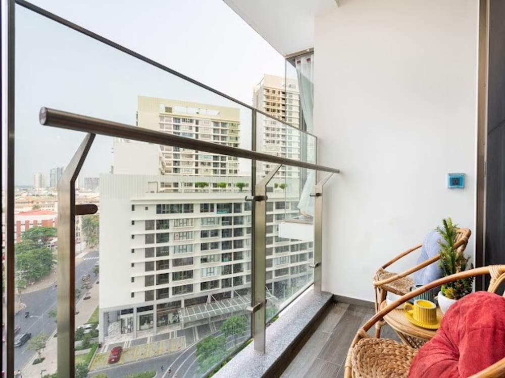 2BR Luxury in District 7