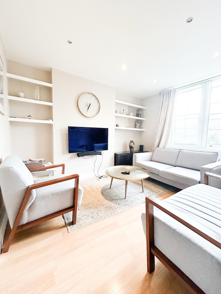 Hammersmith 2 Bedroom Flat River Thames