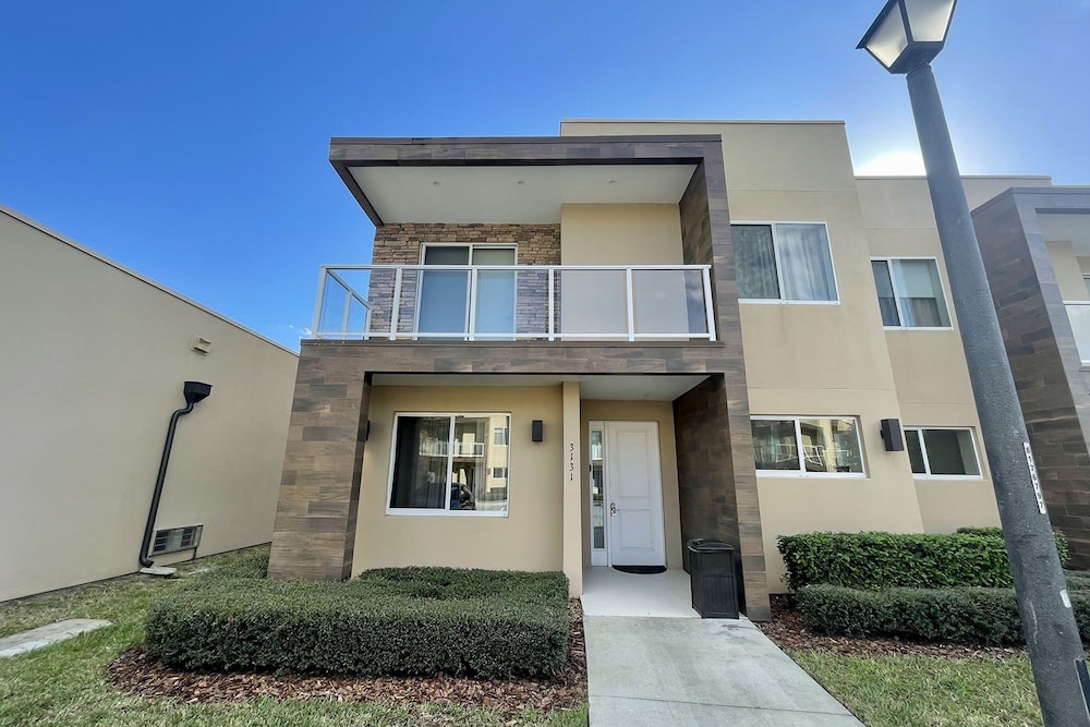 Modern Magic Village Home for 12 With Grill 3131