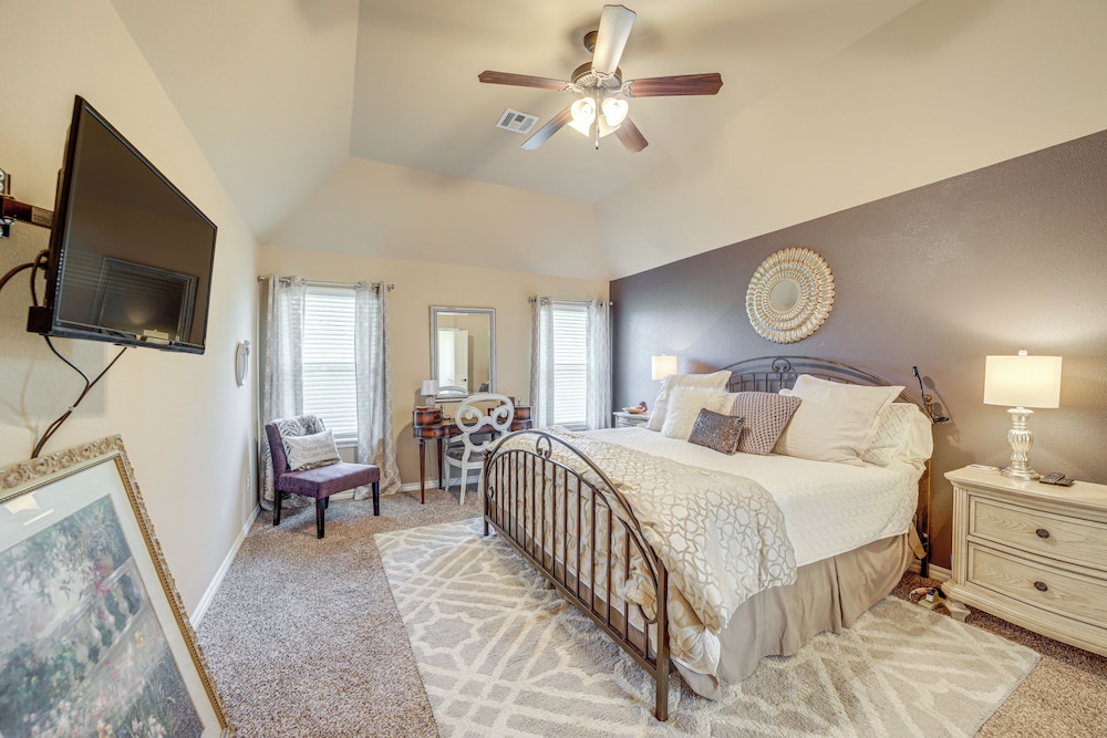 Tulsa Area Retreat w/ Trail Access + Private Patio
