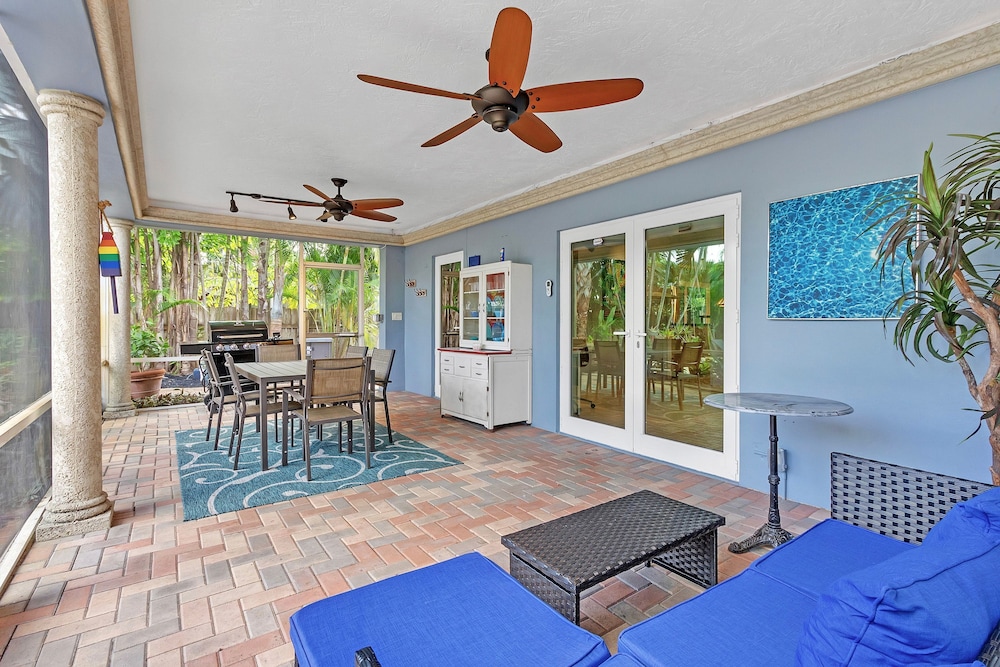 Chic 3BR Sanctuary Steps From The Drive Paradise
