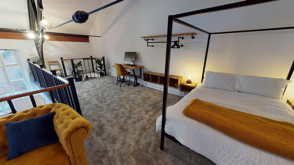 Hu1 Boutique City Apartment - Sleeps 6 view 2