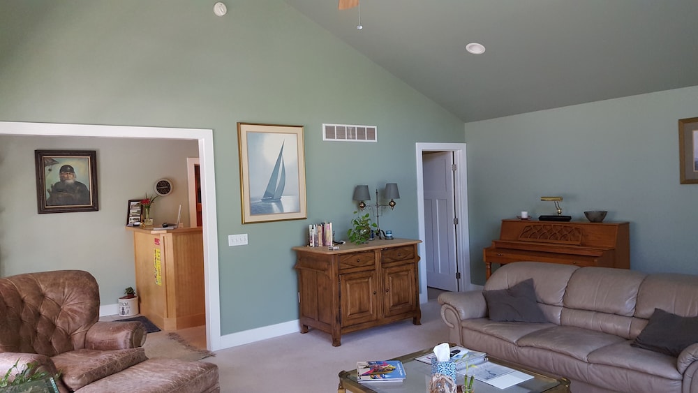 Captain's Quarters Motel - Property Image 13