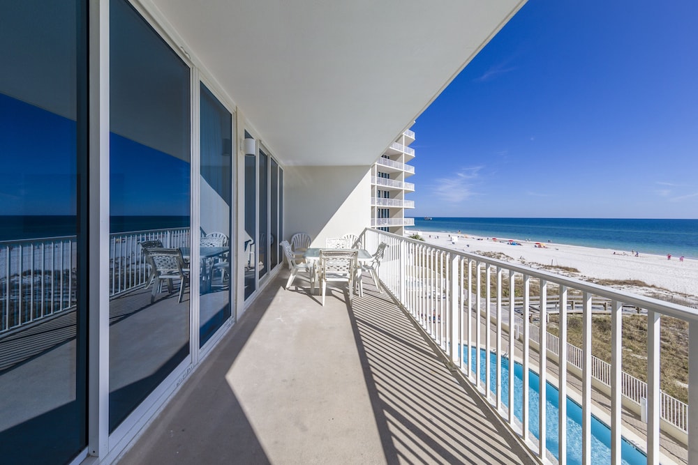 Lighthouse Condos by Hosteeva
