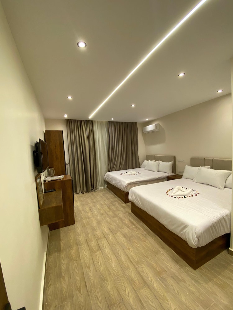 Galleria Pyramids View Hotel