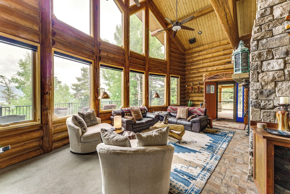 Secluded Angel Fire Retreat: Deck + Stunning View!