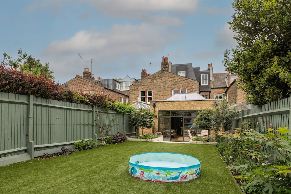 Westover Road III by Onefinestay