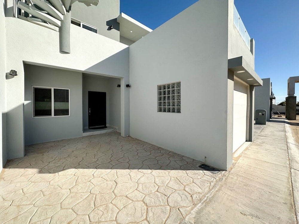 Modern Home in The Exclusivity of Las Conchas