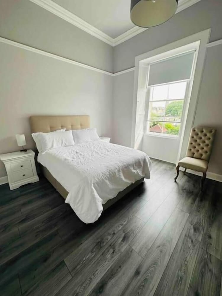 Burnock Lodge - Donnini Apartments view 3