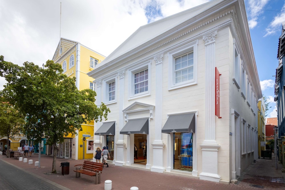 Modern Elegant Broadway Vibes in Willemstad