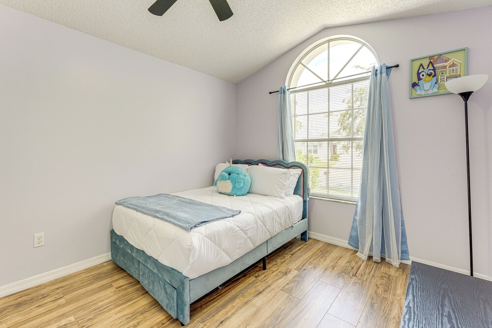 6 Mi to Disney World: Lake-view Retreat w/ Pool!