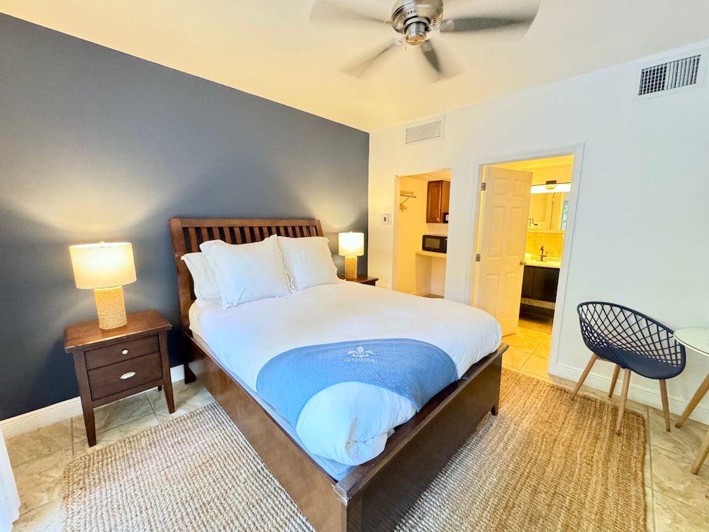 Islands Inn on the Drive - Poolside Paradise Suite - A1