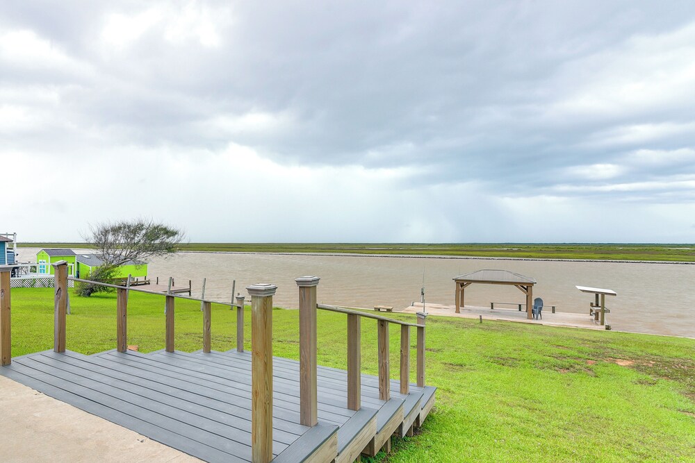 Seabreeze Retreat: Waterfront Home Near Sargent