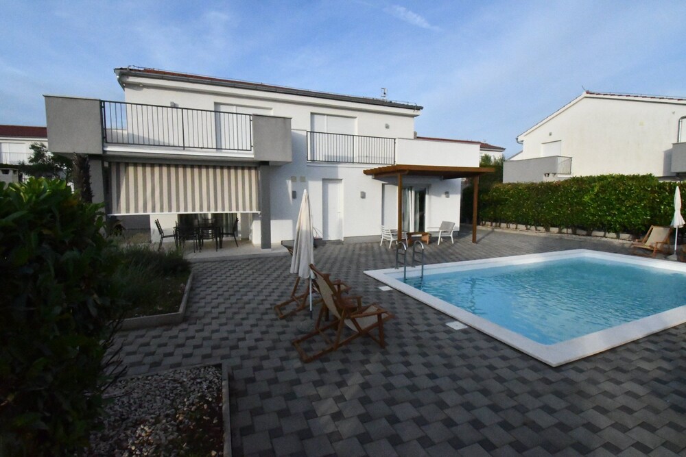 Luxury Escape With Swimming Pool & Modern Design