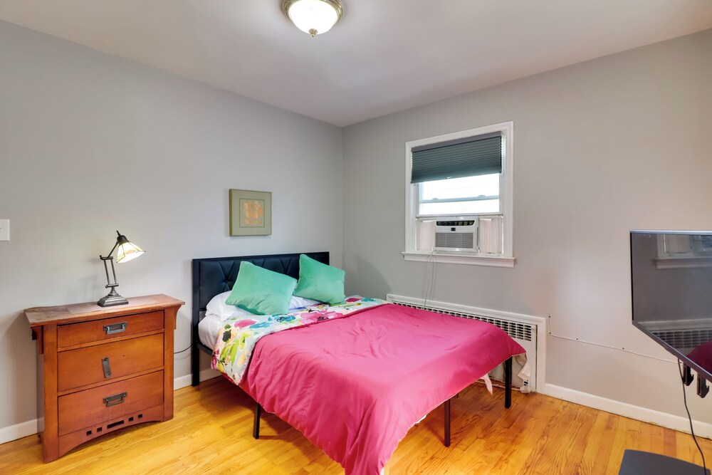 5 Mi to Dtwn Newark: Hillside Vacation Rental