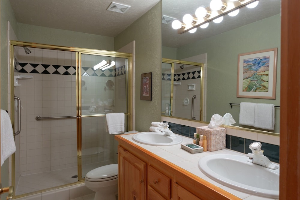 Bristlecone at Deer Valley Resort - Three Bedroom Condo with Hot Tub #101 3 Condo