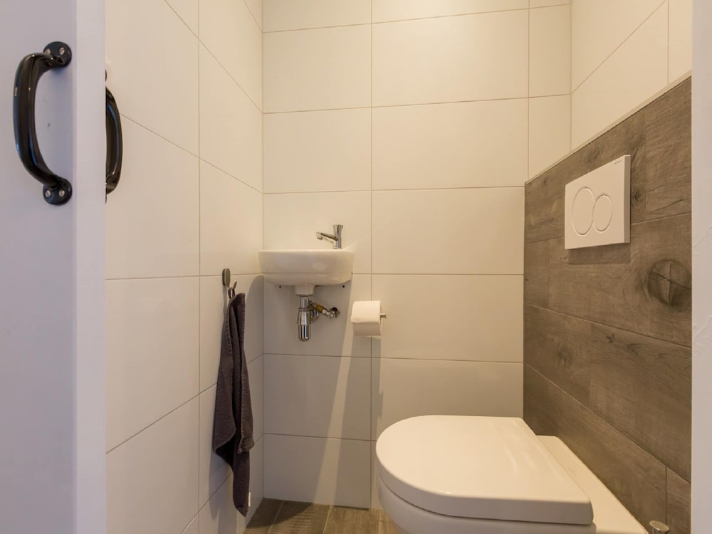 Lovely, Modern, 4-person Apartment in the Heart of Koudekerke