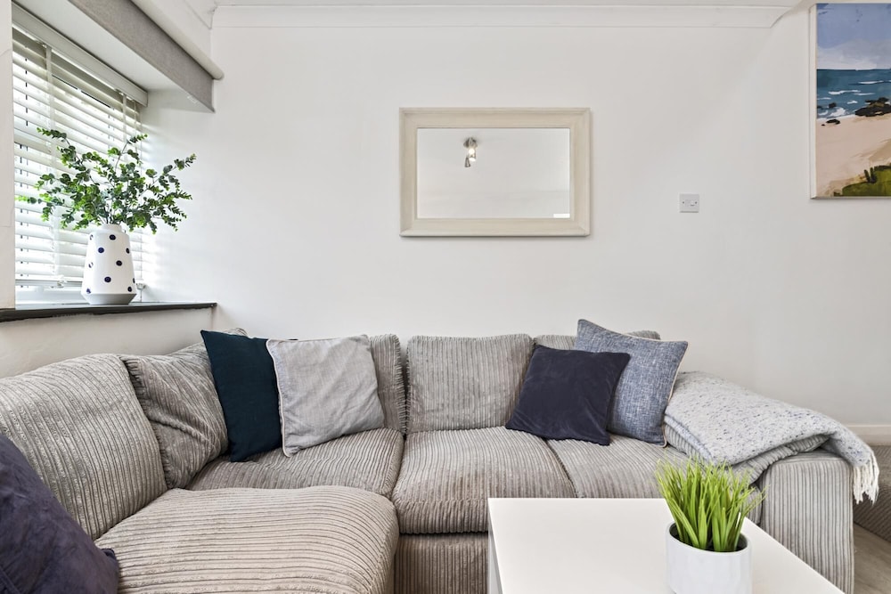 The Coach House in Saint Florence view 4