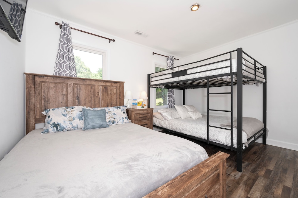 King beds Hot Tub Arcade Luxury Showers