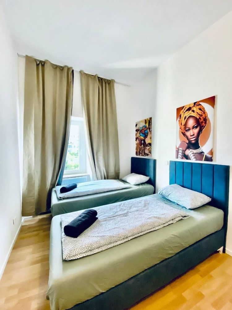 Spacious 4BR Apt Perfect for Groups